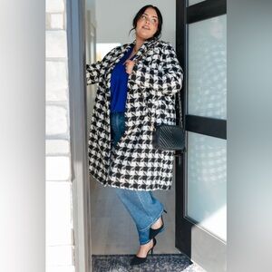 Women’s Black and White Checkered Knee Length Coat Size 2X